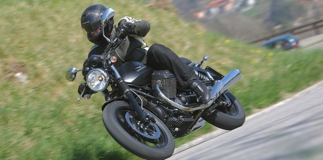 Moto Guzzi V7 Stone, pierre qui roule, plaisir qui mousse