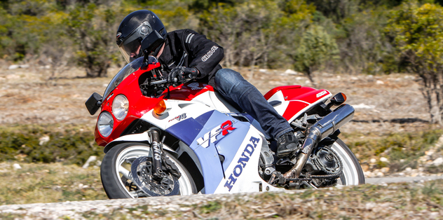 Honda VFR 400 R NC30 : la vie à 15 000 tours !