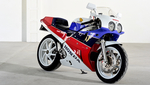 Le top 10 des motos à avoir dans une collection : ici, une Honda 750 RC30