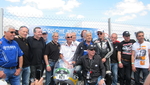 Jim Redman sur la moto entouré d'Agostini, Baker, Spencer, Sarron...