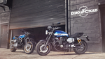 La nouvelle Yamaha XJR 1300 2015 à droite, et son inspiratrice Rhapsody in Blue par Keino