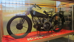 Mais c'est deux ans avant, en 1919, que Guzzi et Parodi construisent leur première moto. La légende commence.
